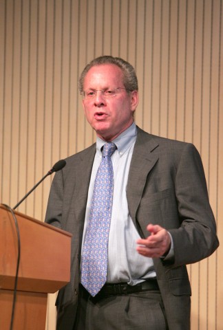 哈佛大学经济学教授罗伯特?巴罗复旦主讲股市